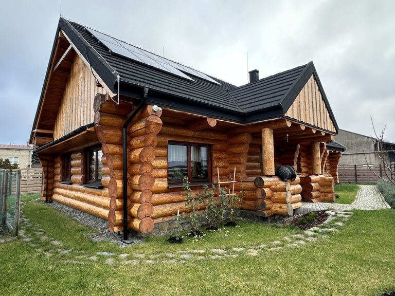 firma budująca domy z bali Marux