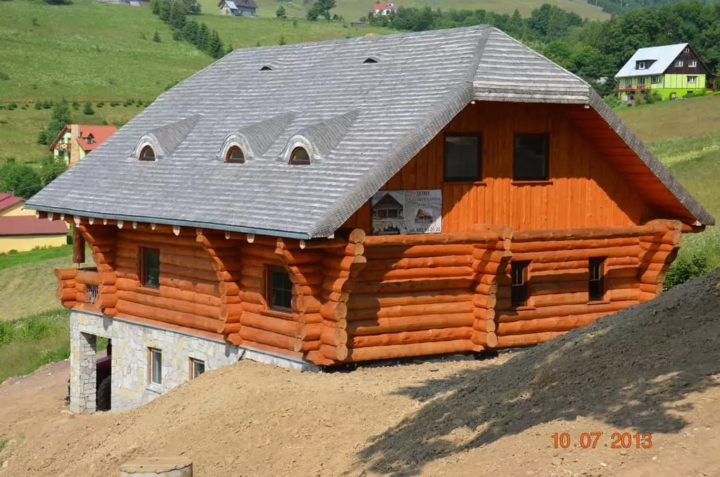 Duży dom z bali